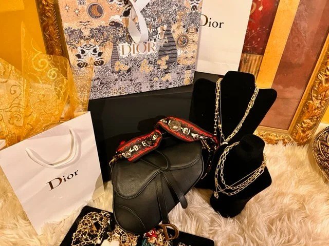Fashion Women's Handbag by Dealightful Finds