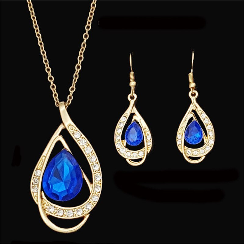Vintage Fashion Jewelry Set: Necklace & Earrings by Dealightful Finds