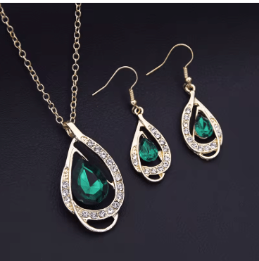 Vintage Fashion Jewelry Set: Necklace & Earrings by Dealightful Finds