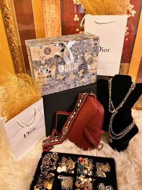Fashion Women's Handbag by Dealightful Finds