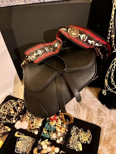 Fashion Women's Handbag by Dealightful Finds