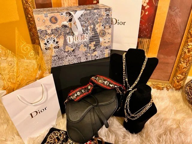 Fashion Women's Handbag by Dealightful Finds
